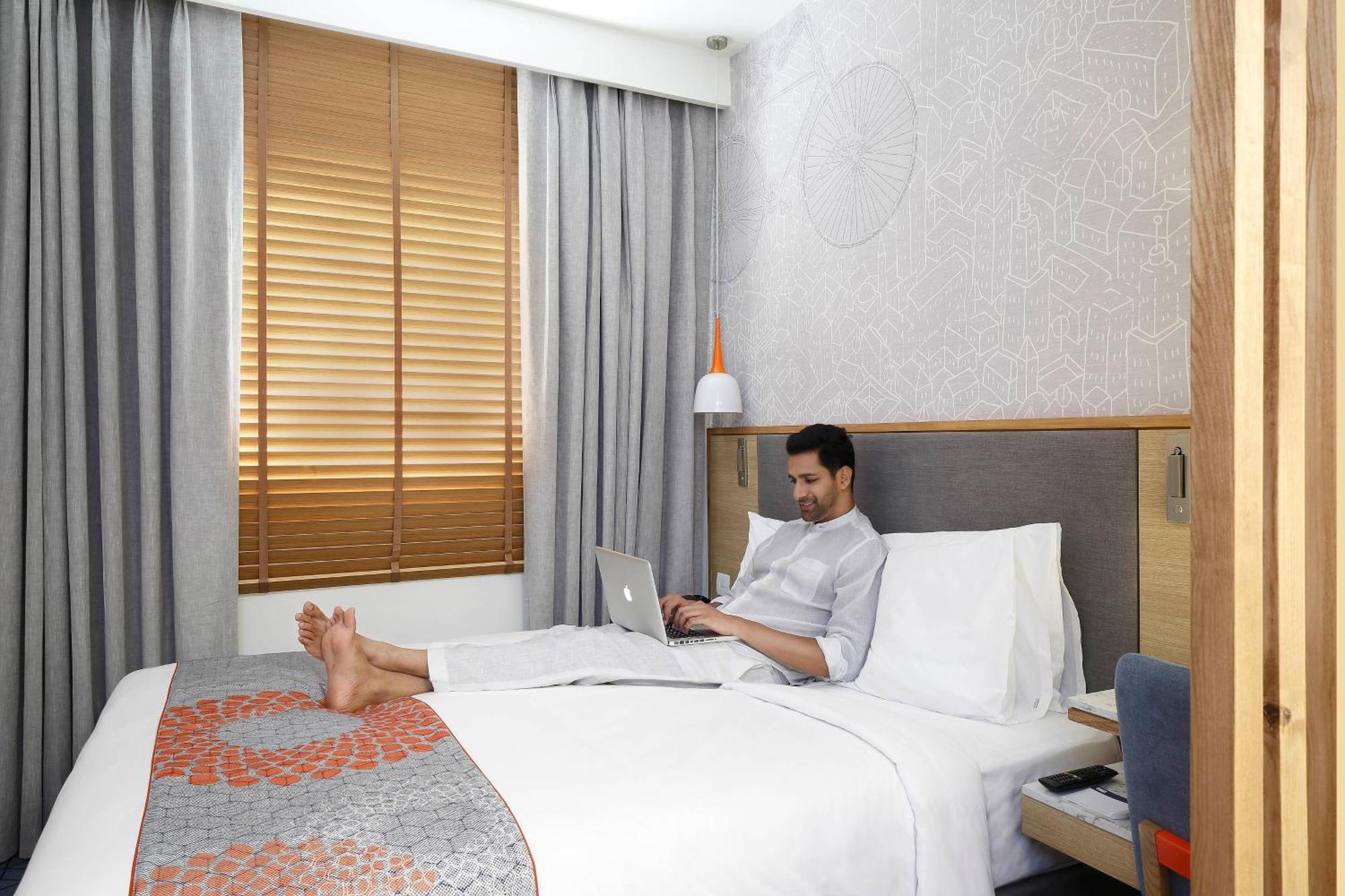 Holiday Inn Express Ahmedabad Prahlad Nagar By Ihg מראה חיצוני תמונה