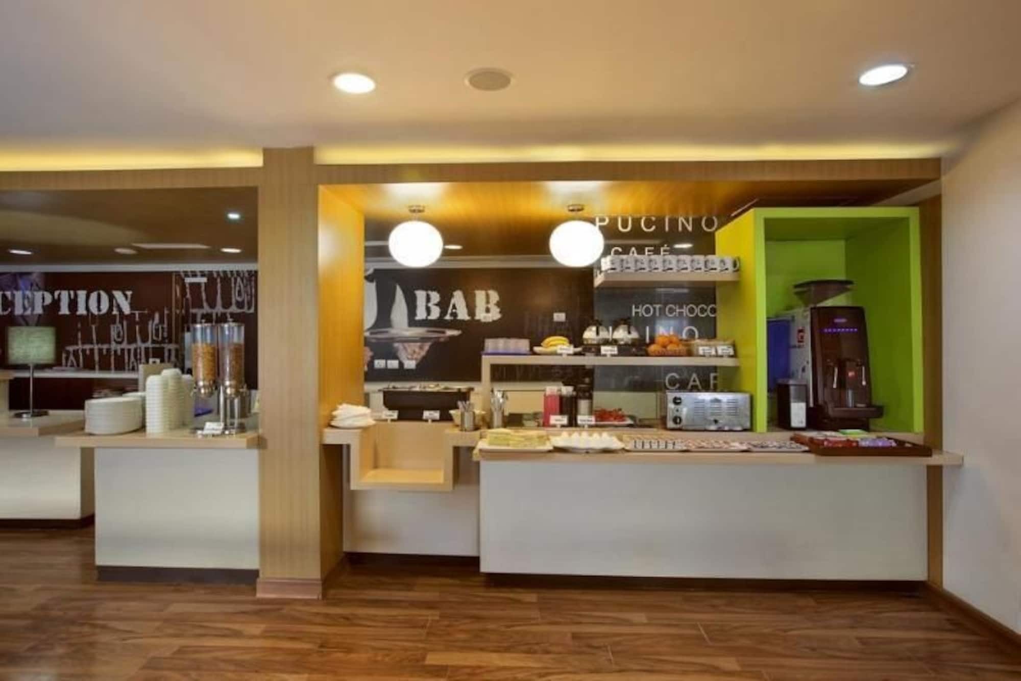 Holiday Inn Express Ahmedabad Prahlad Nagar By Ihg מראה חיצוני תמונה