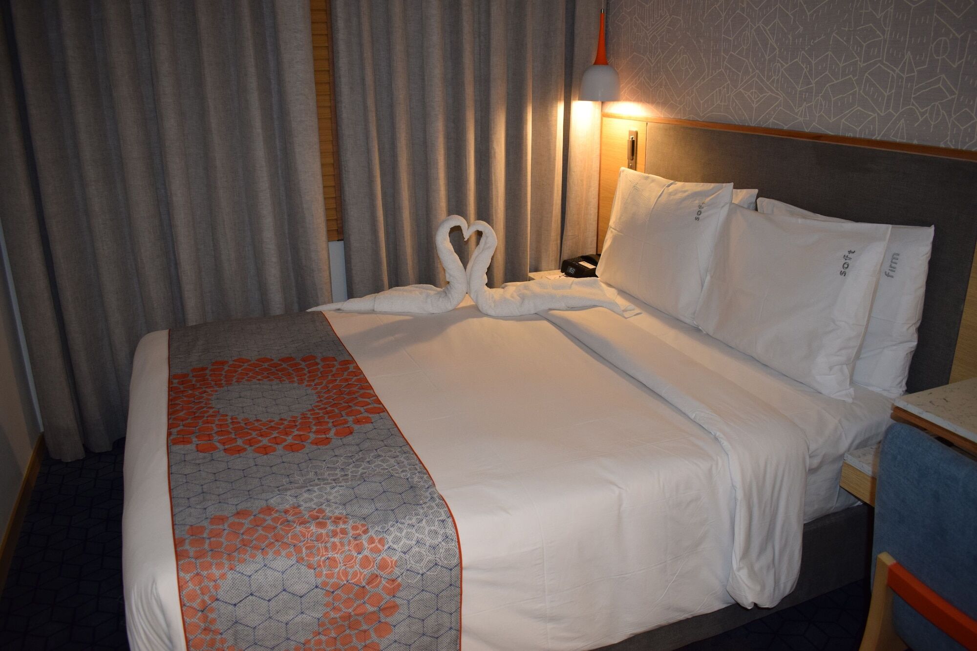 Holiday Inn Express Ahmedabad Prahlad Nagar By Ihg מראה חיצוני תמונה